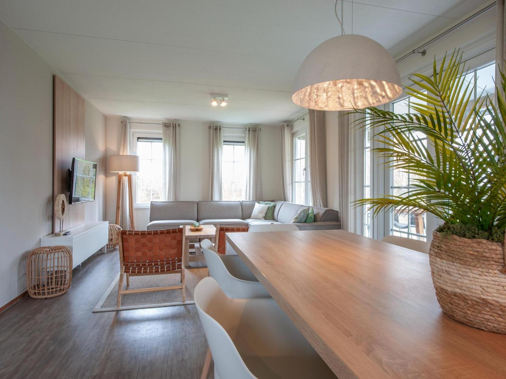 Restyled With Infrared Sauna Near Sea Villa